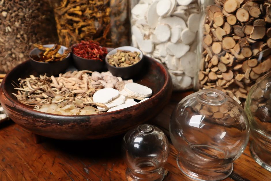 Bài thuốc kết hợp 9 thảo dược tự nhiên trong sản phẩm thuộc top 6 thực phẩm chức năng cho người già.